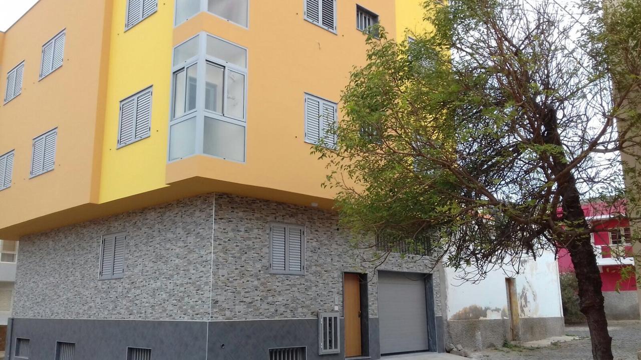 Private Apartament Celestina & Carlos Mindelo Eksteriør bilde